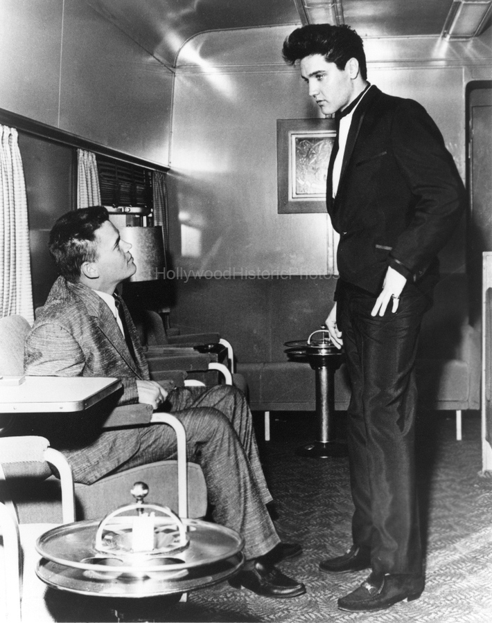 Elvis Presley 1958 Airstream trailer dressing room wm.jpg